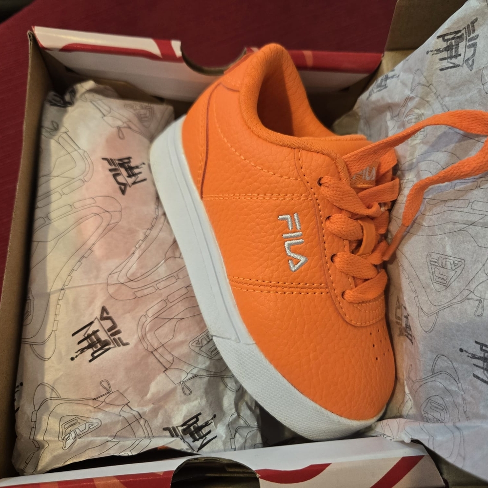 Fila Orange Sneakers for Kids. Basically, new, no stains, Ordors or scratches.